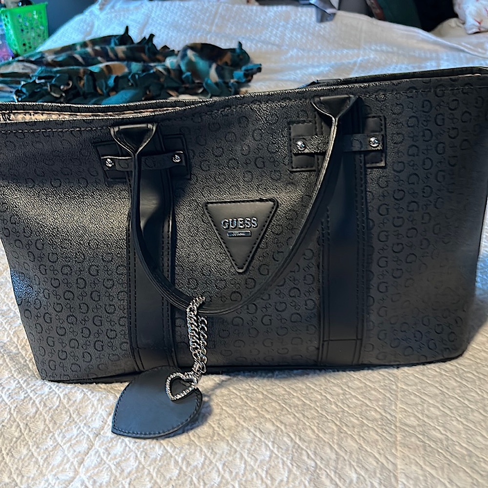 Guess purse. Black w greys! $35